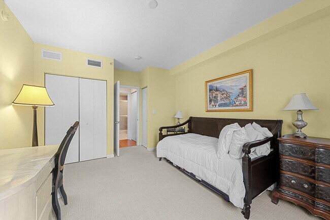 Building Photo - 1551 N Flagler Dr