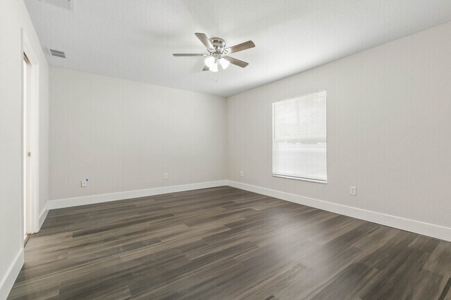 Building Photo - 884 Winchester St