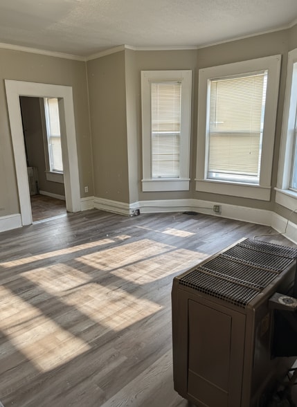 Building Photo - 221 Spruce St