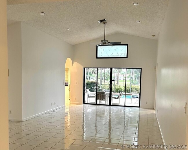Building Photo - 10215 Camelback Ln