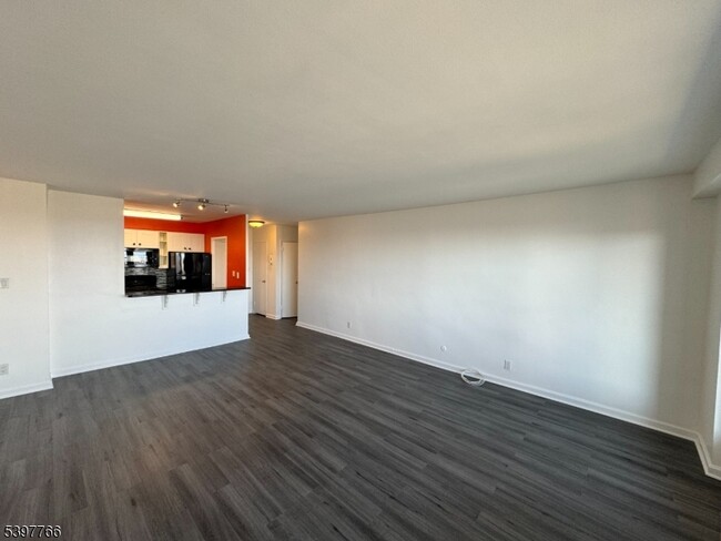 Building Photo - 285 Aycrigg Ave