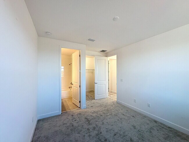 Building Photo - 32801 Tree of Life Ave