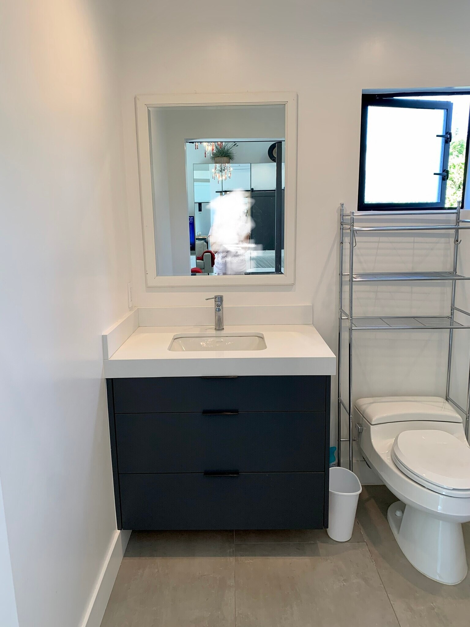 Building Photo - 2122 Kelton Ave