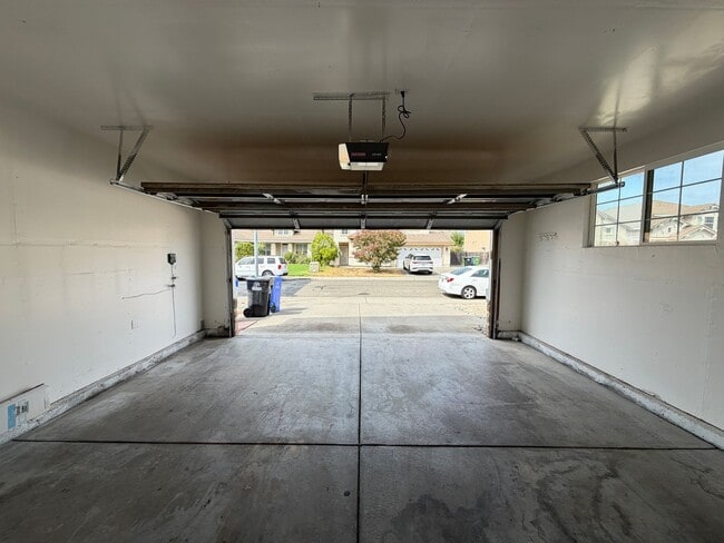 Building Photo - 8660 Banton Cir