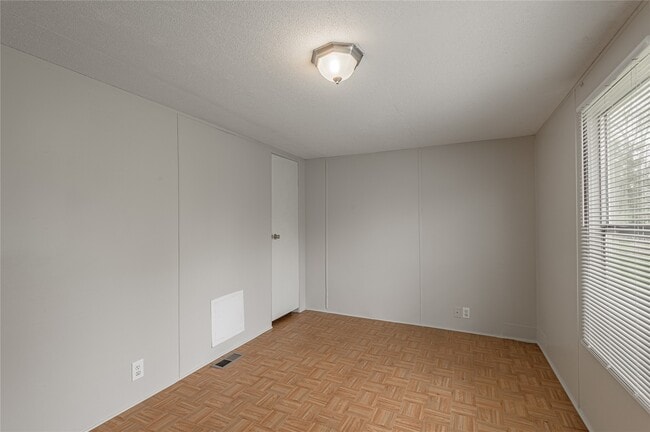 Building Photo - 1345 FM 405