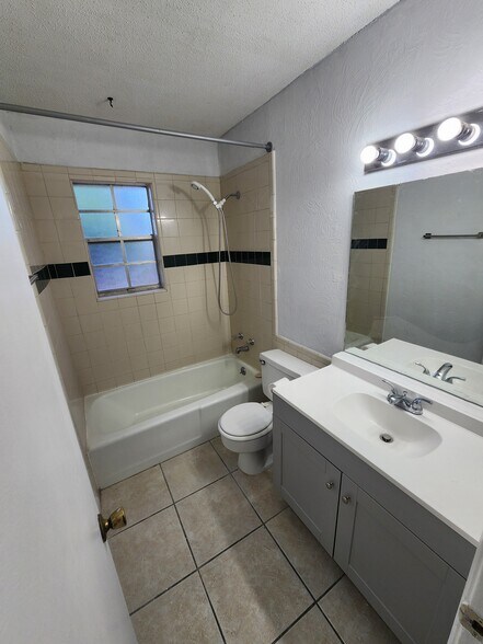 Building Photo - 6435 Open Rose Dr