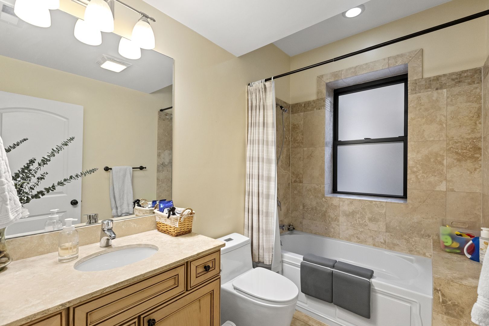 Building Photo - 5219 N Winthrop Ave