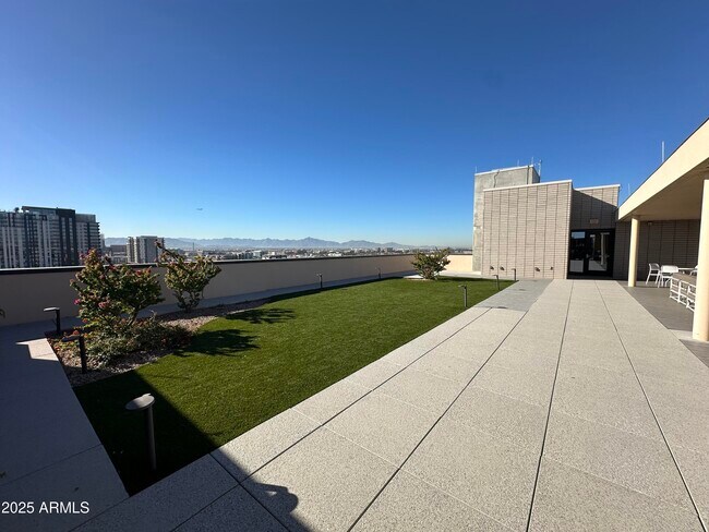 Building Photo - 200 W Portland St