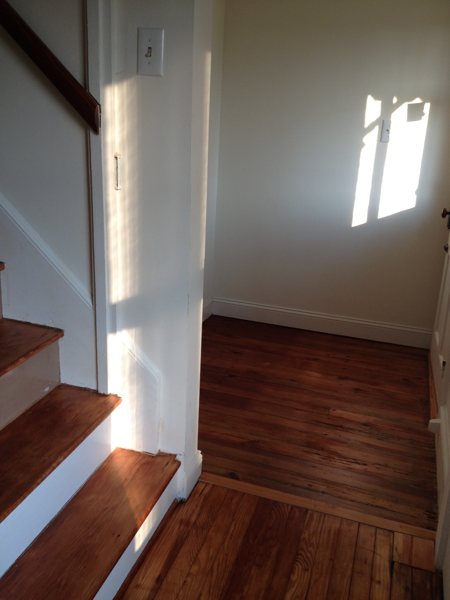 Entry - 105 N Main St