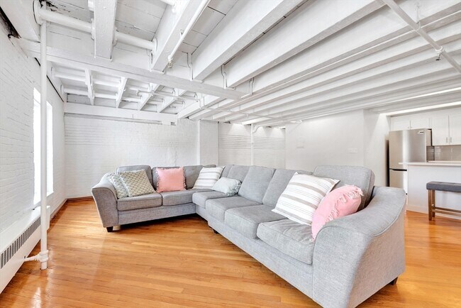 Building Photo - 33 Commercial Wharf