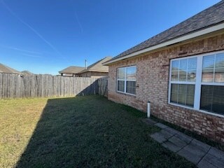 Building Photo - 929 NE 28th St