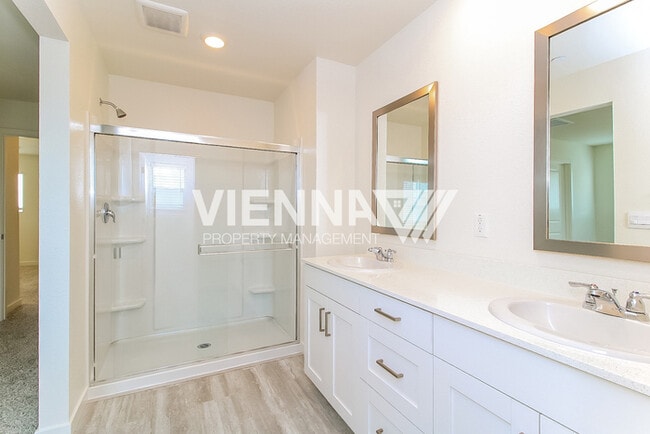 Building Photo - ONE MONTH FREE RENT IF APPROVED AND MOVED IN BY 1/15/26