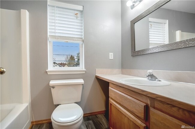 Building Photo - 3bd/2.5ba House in Tacoma