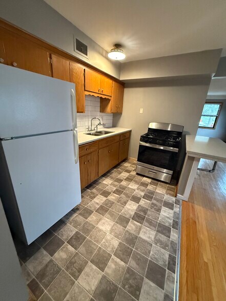 Building Photo - 3020 W 44th St