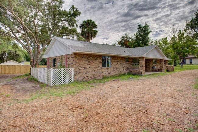 Building Photo - 4023 E Orange Ave