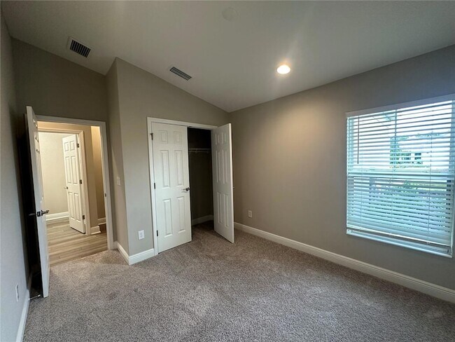 Building Photo - 12533 Oak Hill Way