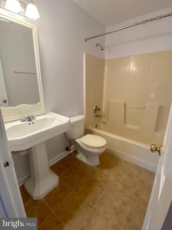 Building Photo - 15 Oak Rd