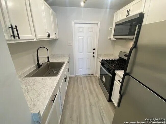 Building Photo - 3038 Weir Ave