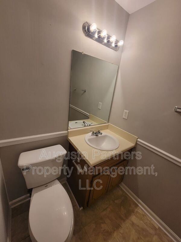Building Photo - 3921 Miramar Dr Ext