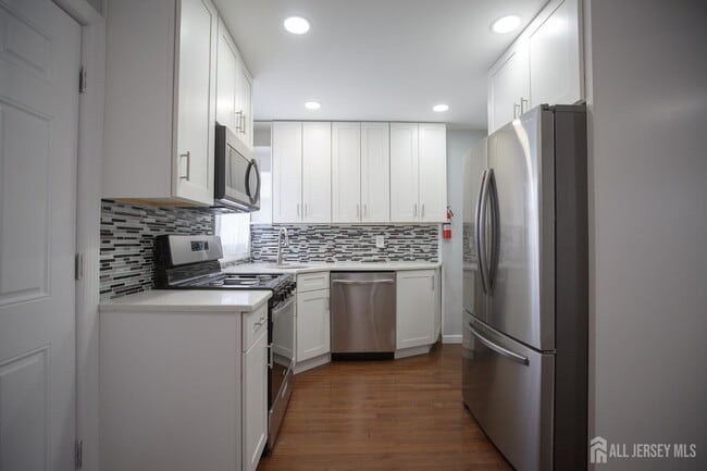 Building Photo - 545 Olive Pl