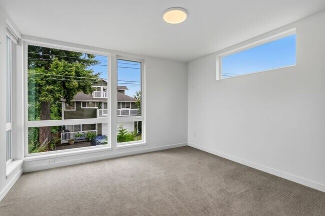 Building Photo - Air Conditioned Hilltop Gem w/ 360° Rooftop Ocean, Mountain and Skyline Views