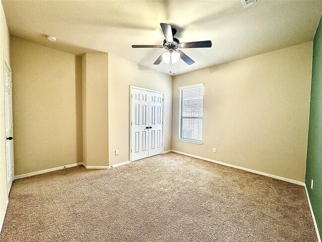 Building Photo - 10007 Red Tamarack Ln