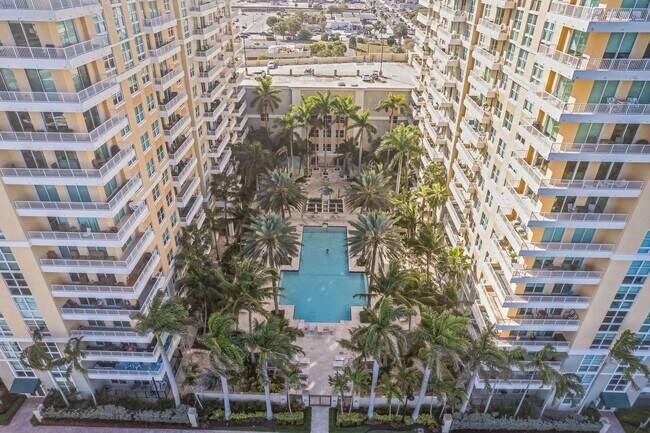 Building Photo - 100 NE 6th St