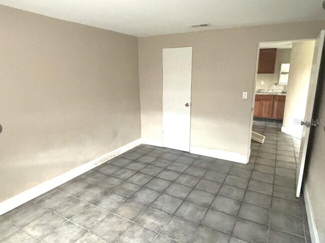 Building Photo - 2615 Laurel Ave