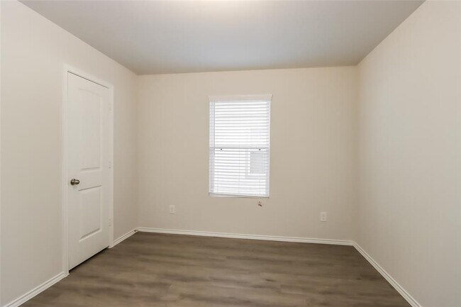 Building Photo - 3427 Cannon Dr