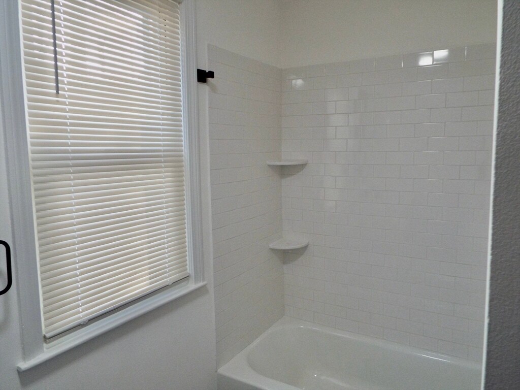 Building Photo - 92 Rockland St