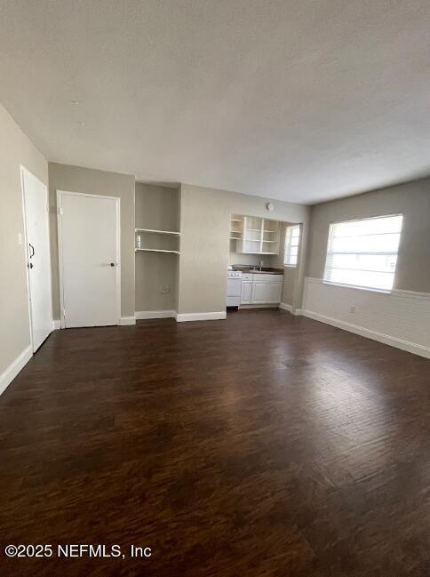 Building Photo - 810 2nd St N