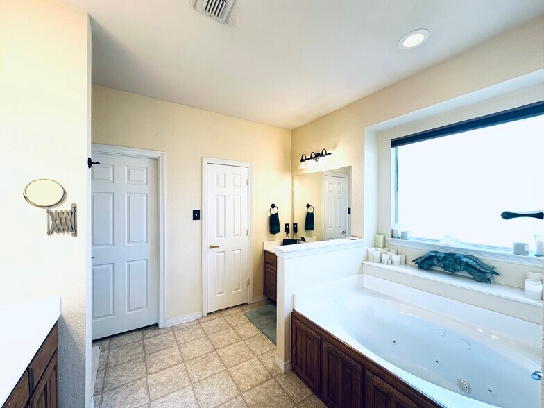 His and her sinks - 1165 Albatross Ct