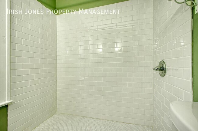 Building Photo - 62 Park St