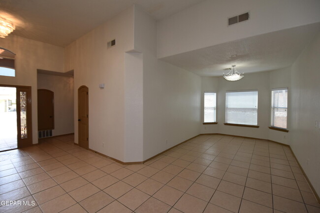 Building Photo - 13737 Paseo Sereno Dr