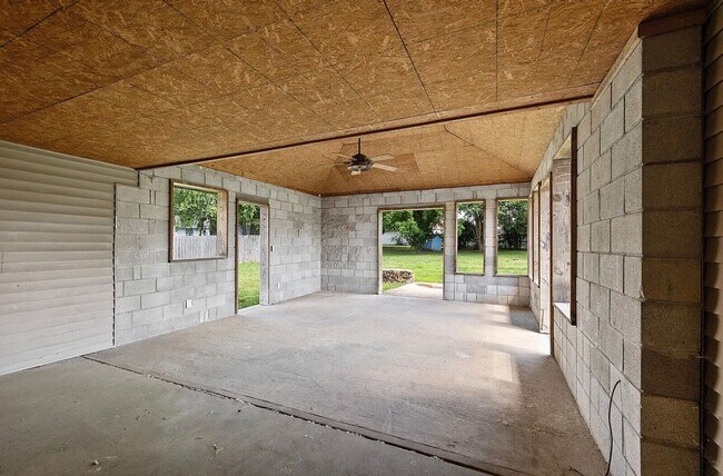 Building Photo - 3826 S Lexus Ave