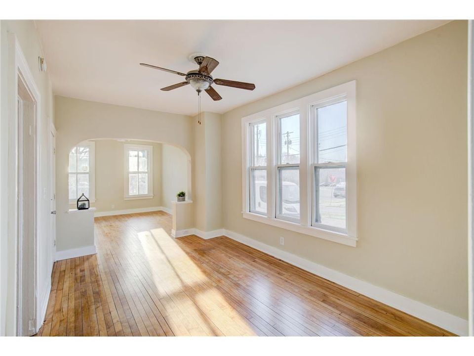 Building Photo - 657 Bedford St