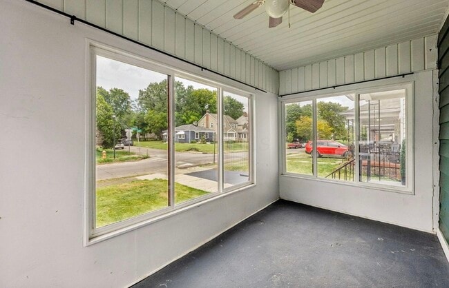 Building Photo - 1066 Kelton Ave
