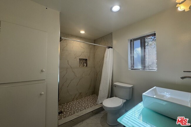 Building Photo - 2317 Maplewood Way