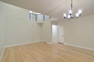Building Photo - Pet Friendly Townhome in Willow Point – 3 ...
