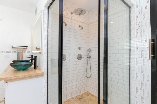 Building Photo - 18 NE 42nd St