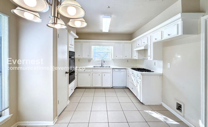 Building Photo - 1018 Valley Ranch Dr