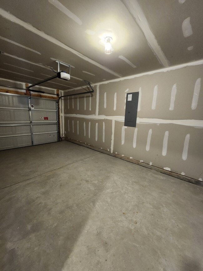 Building Photo - 712 Peyden Ln