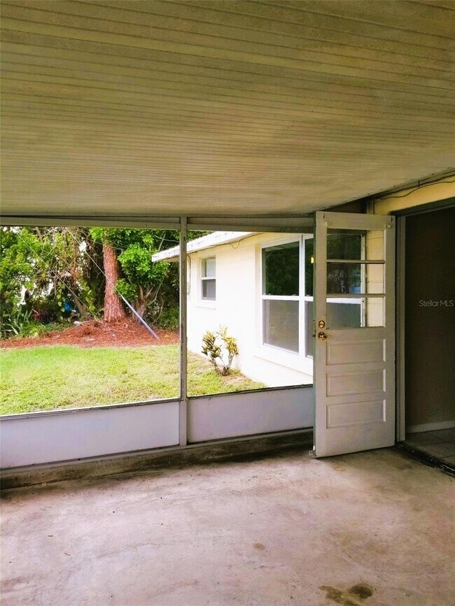 Building Photo - 1600 Cardinal Ln