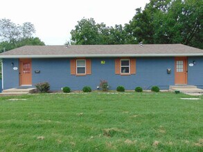 Building Photo - Nice 4 Bedroom 2 Bathroom Duplex!