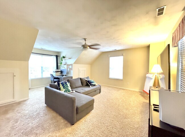 Building Photo - 2248 Ships Crossing