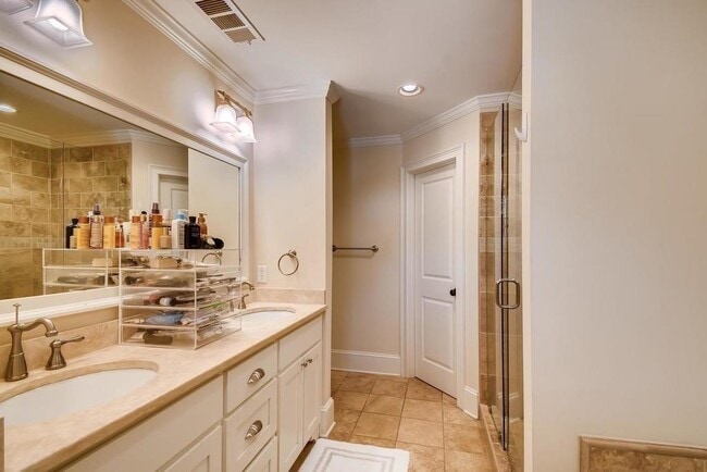 Building Photo - 2105 Brookview Dr NW