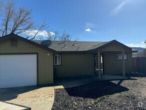 Building Photo - Cute One Bedroom Home in Lake Nacimiento