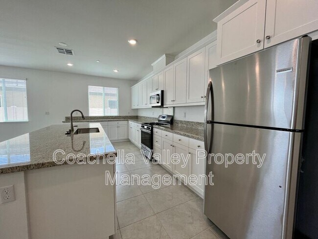 Building Photo - 11702 E Crescent St