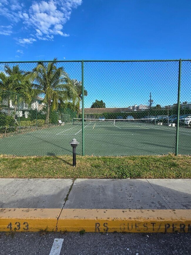 Building Photo - 2990 NE 16th Ave