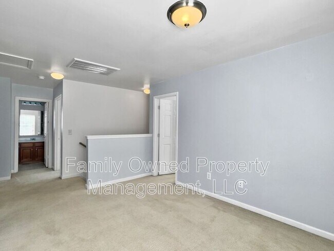 Building Photo - 100 Salem Creek Dr